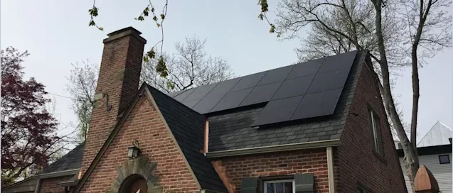 House With Solar Panels By District Energy